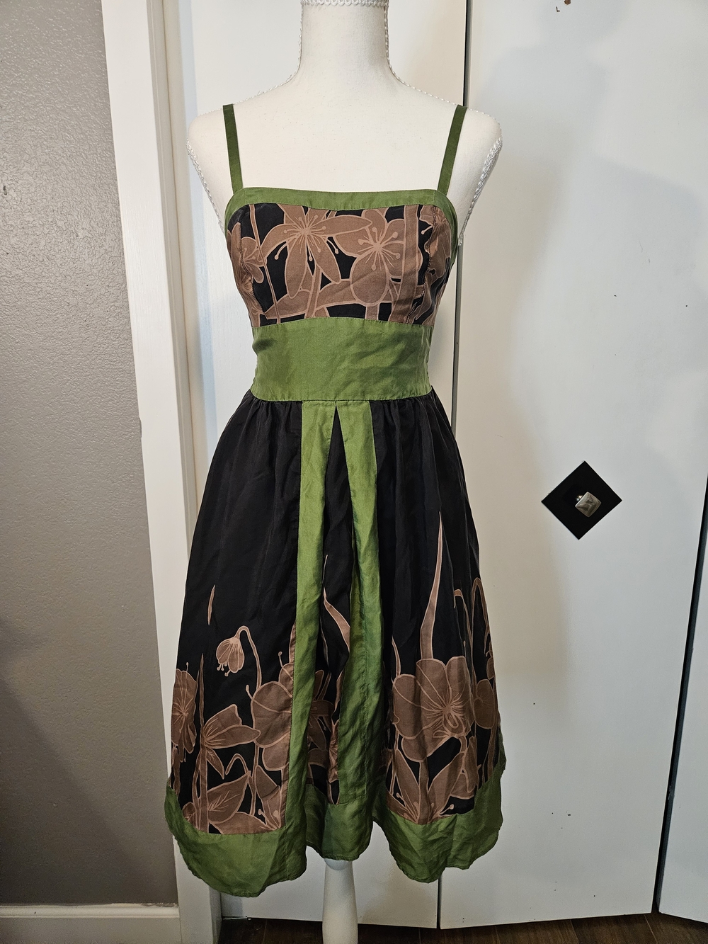 Silk 100% Silk Green and Black Floral Fit-and-Flare Sundress - Picture 5 of 15